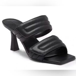 🌸. Abound Black Quilted Mules